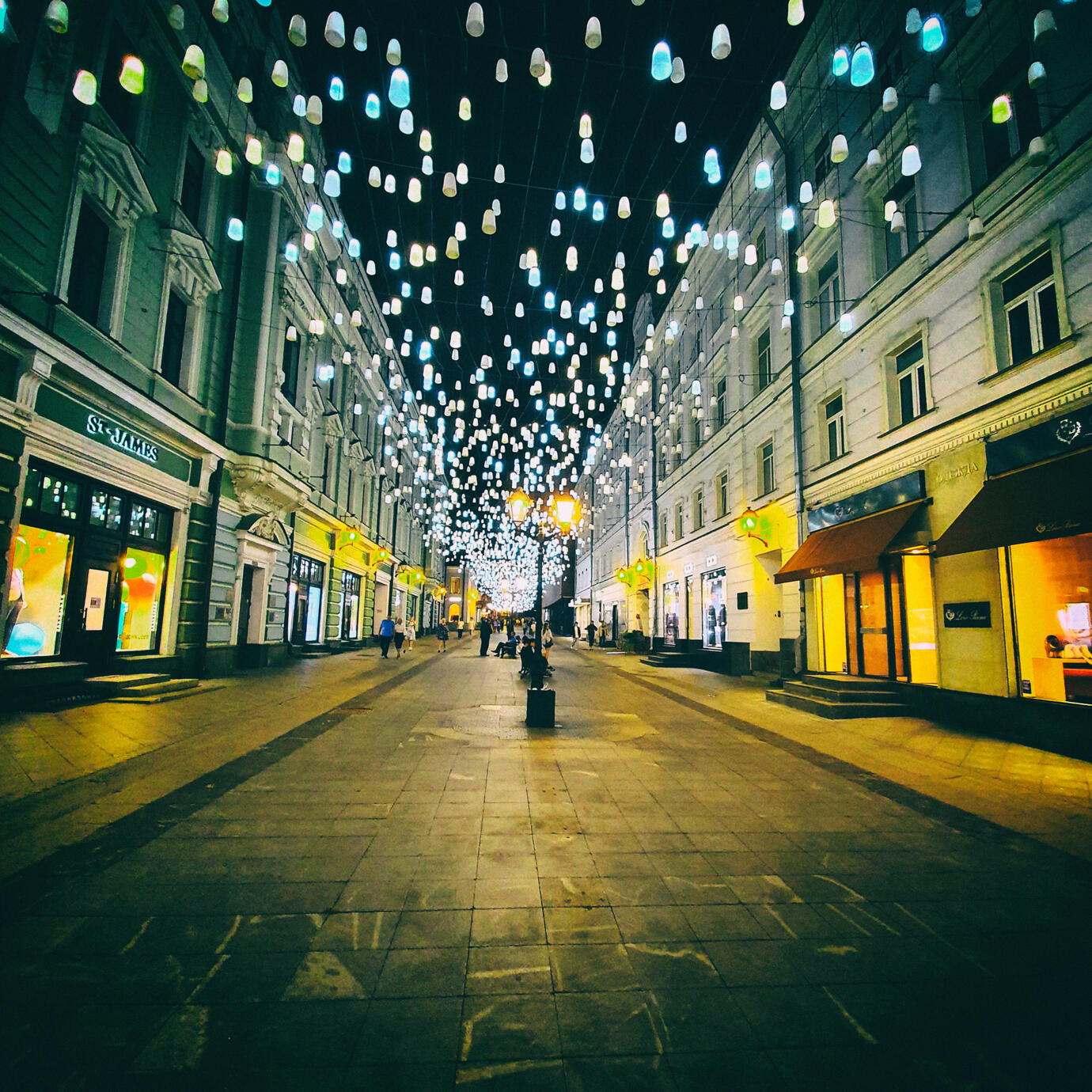 Flying bulbs - Moscow